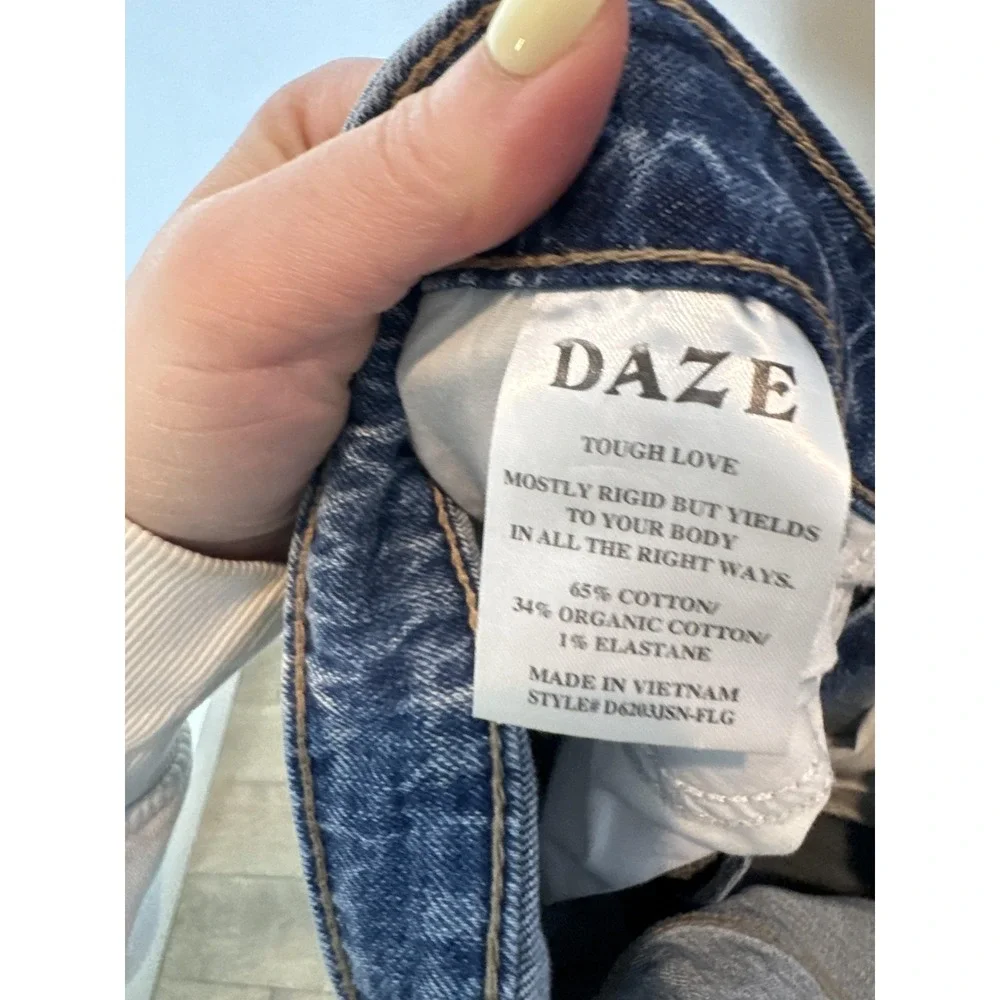 DAZE Tough Love Jeans Womens 29‎ Light Wash High Rise Straight Distressed Denim